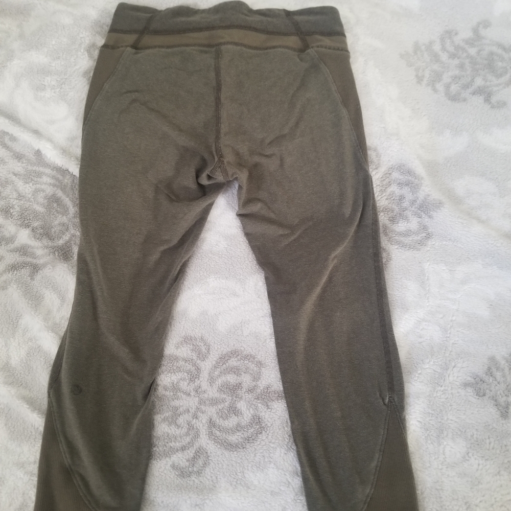 Lululemon Crops - Picture 2 of 7